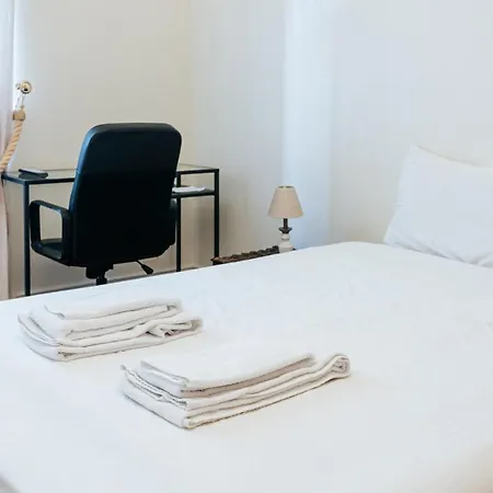 Guest house Double Bed Av Da Republic Lisbon