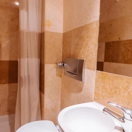 Double Bed Av Da Republic Guest house Lisbon